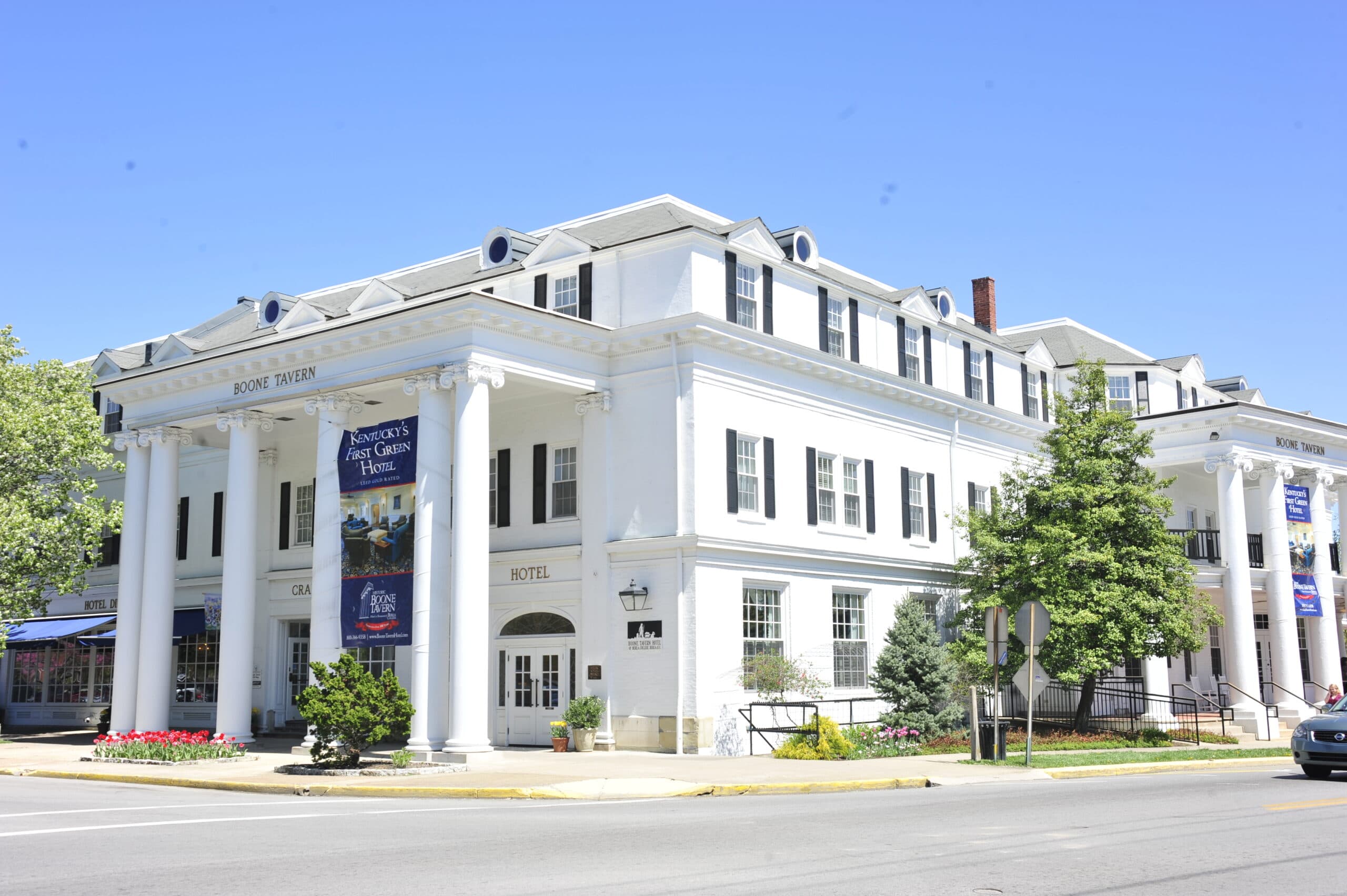 Boone Tavern Side View