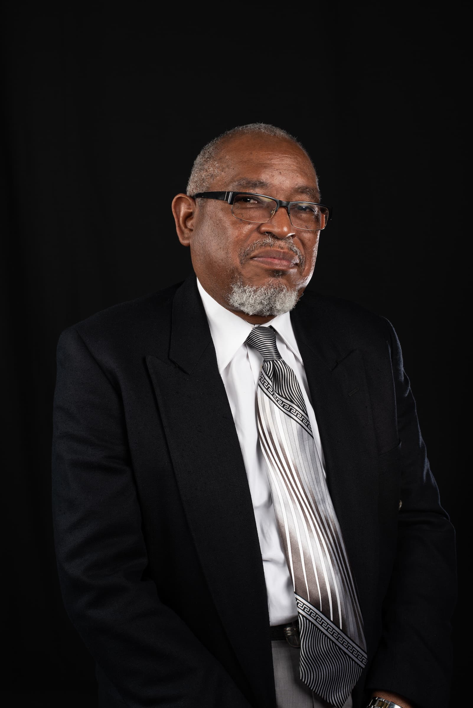 Andrew Baskin portrait where he wears a gray and white tie.